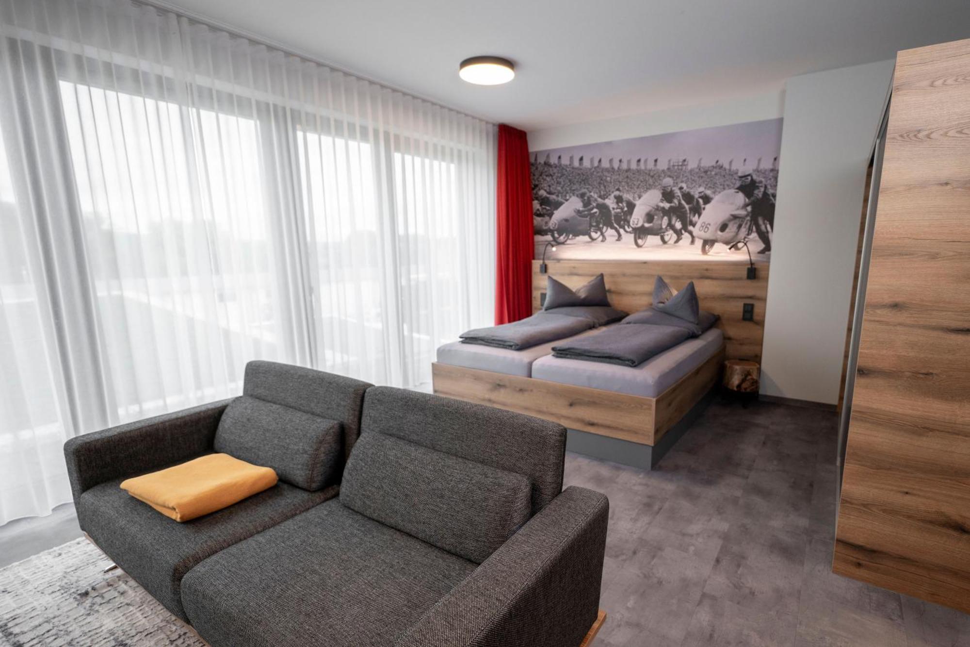 Ferienwohnung Quartier Am Sachsenring Oberlungwitz Exterior foto